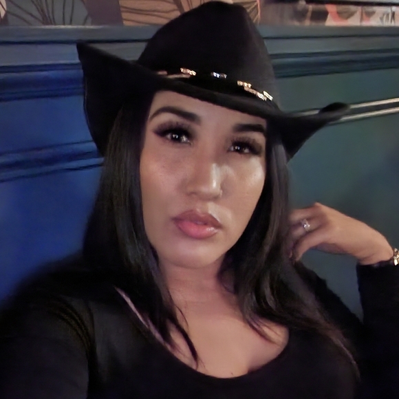 CHECK OUT MY CLOSET! MORE ITEMS COMING SOON! - Picture 2 of 4